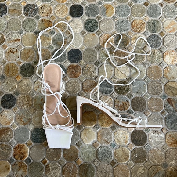 Chinese Laundry white lace up heels - Picture 4 of 4